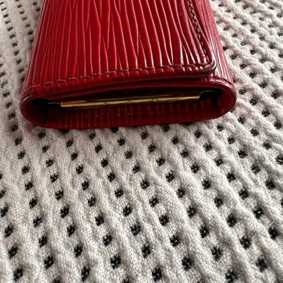 Louis Vuitton 4 Ring Epi Key Holder - Picture 5 of 15